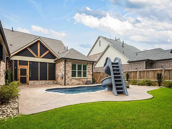 3rd image of 1385 Belfair Dr
