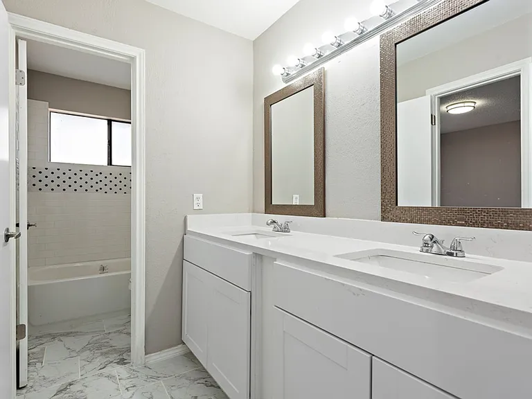 816 Clearwater Trl — Photo 19