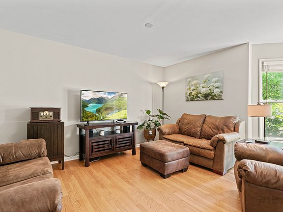 5th image of 616 W Grove St