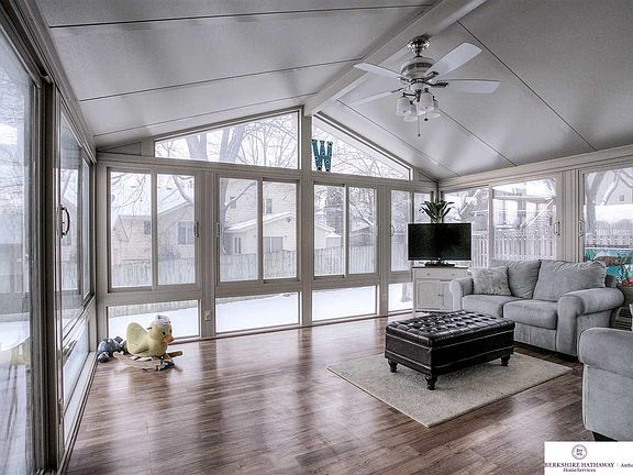 2nd image of 15511 Leavenworth St