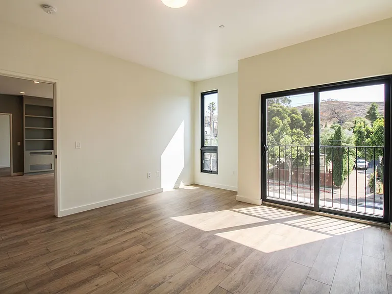 Newly Built Luxury Apartments in San Luis Obispo "Little Italy" — Photo 64