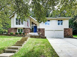 624 Valley Point Ln, Ballwin, MO 63021