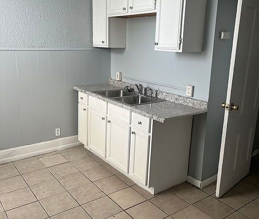 2nd image of 5512 Virginia Ave #2F
