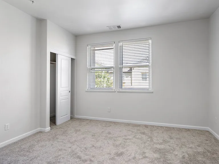 25502 Huntwood Ave — Photo 36