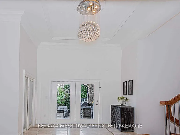 147 Ellis Ave — Photo 2