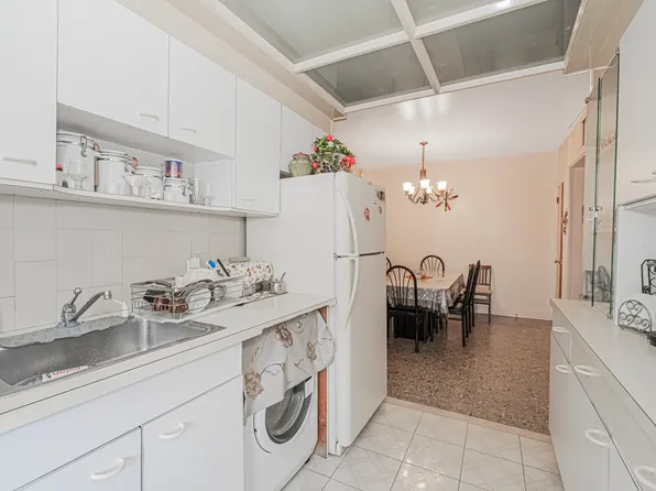 59 Bay 22nd Street image 7 of 18