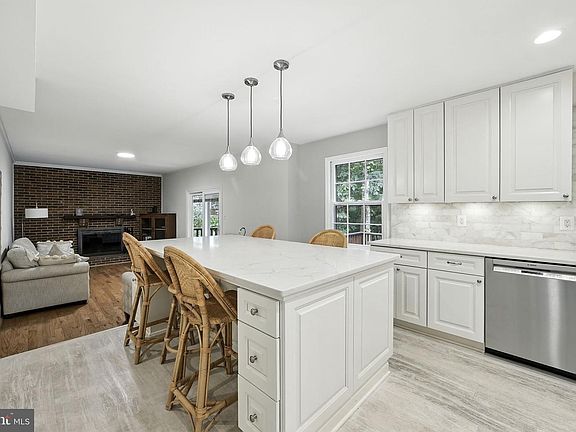 4th image of 12871 Valleywood Dr