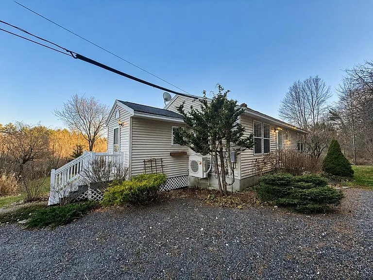 129 Lawrence Rd — Photo 3