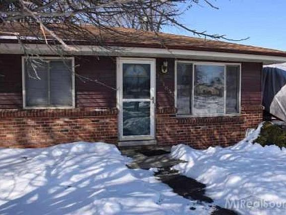 3rd image of 38185 Circle Dr