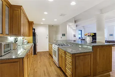 Rented by R New York