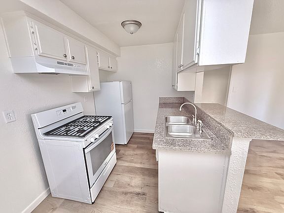 5th image of 7423 N Lankershim Blvd APT 11