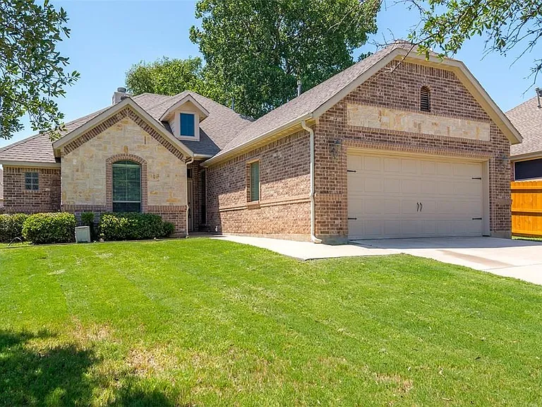 5130 Southpoint Dr — Photo 1
