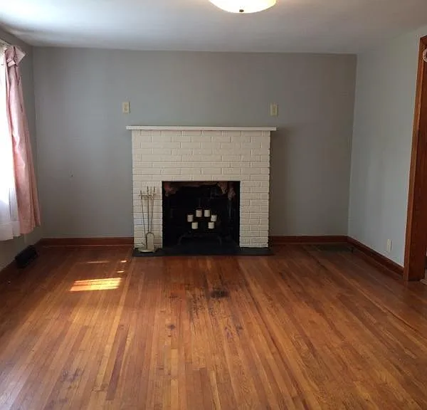 2924 Harrison Ave — Photo 2