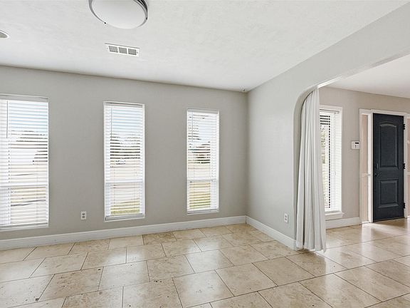 5th image of 2419 Briarlee Dr