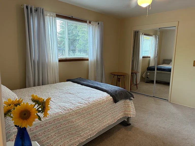 1720 N Navajo Dr — Photo 2