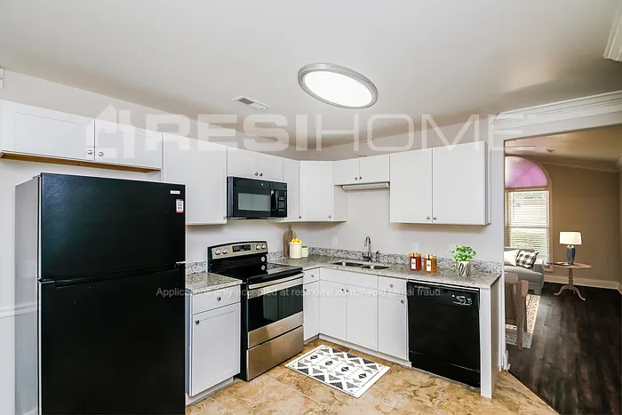 3 bed, 2.0 bath, 1425 sqft, $1,595 — Photo 3