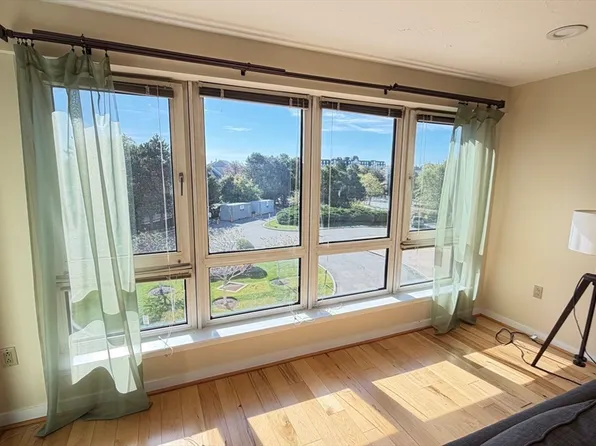 1001 Marina Dr APT 213, Quincy, MA 02171