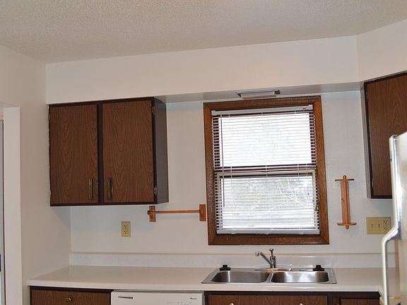 5th image of 4513 Sugar Pine Dr NE