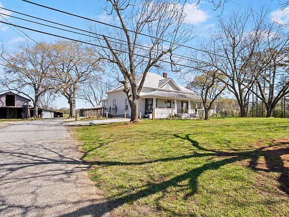 4th image of 108 Main St