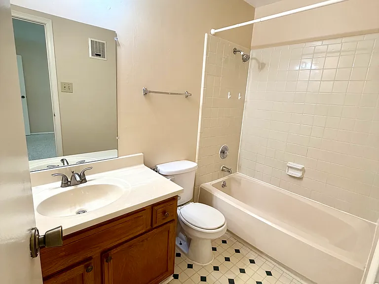 7703 Cambridge St — Photo 7