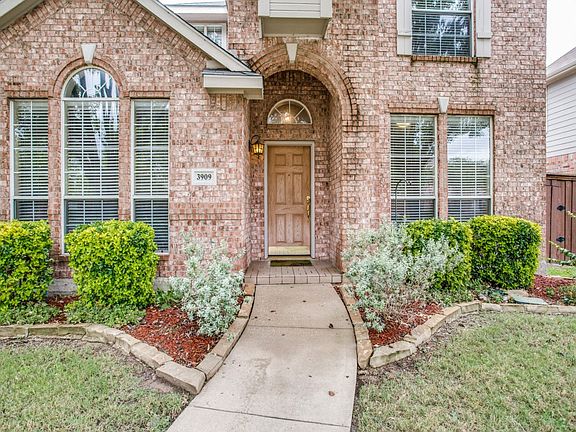 2nd image of 3909 Oakmont Dr