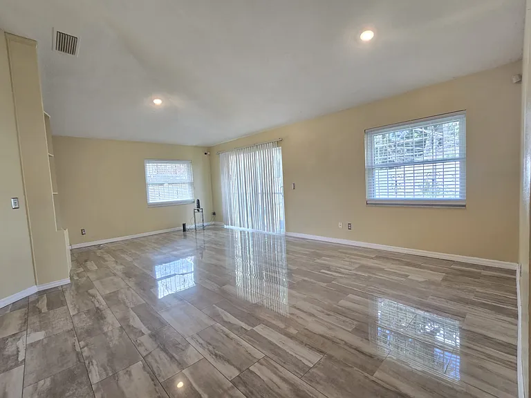 5025 Foxcroft Ct — Photo 11