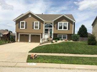 1628 SE Dalton Dr, Lees Summit, MO 64081