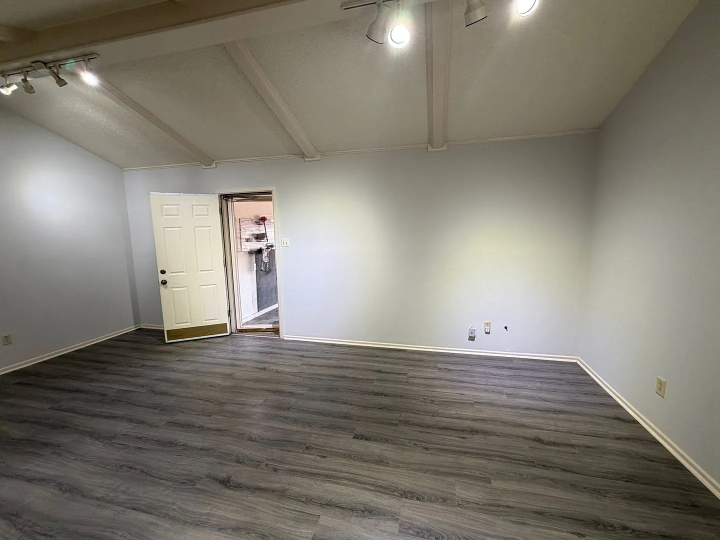 TownHome near LCU, Tech and Medical — Photo 4