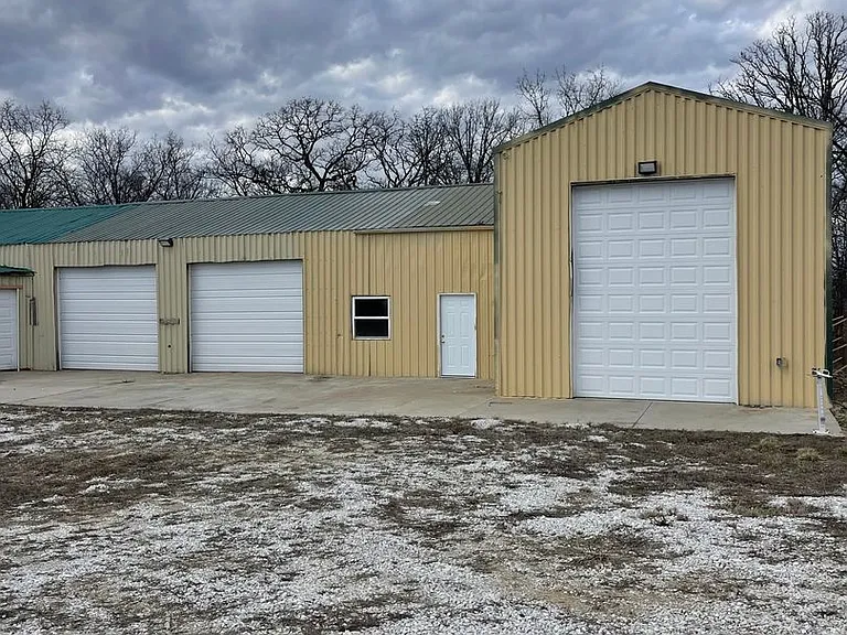 2101 W Outer Hwy #61 — Photo 16