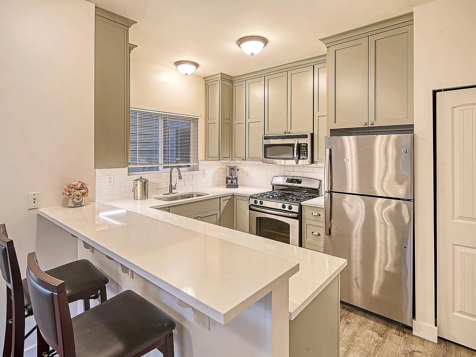 3 bed, 2.5 bath, 1425 sqft, $3,100 — Photo 1