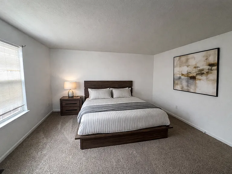 398 Madison Dr — Photo 4
