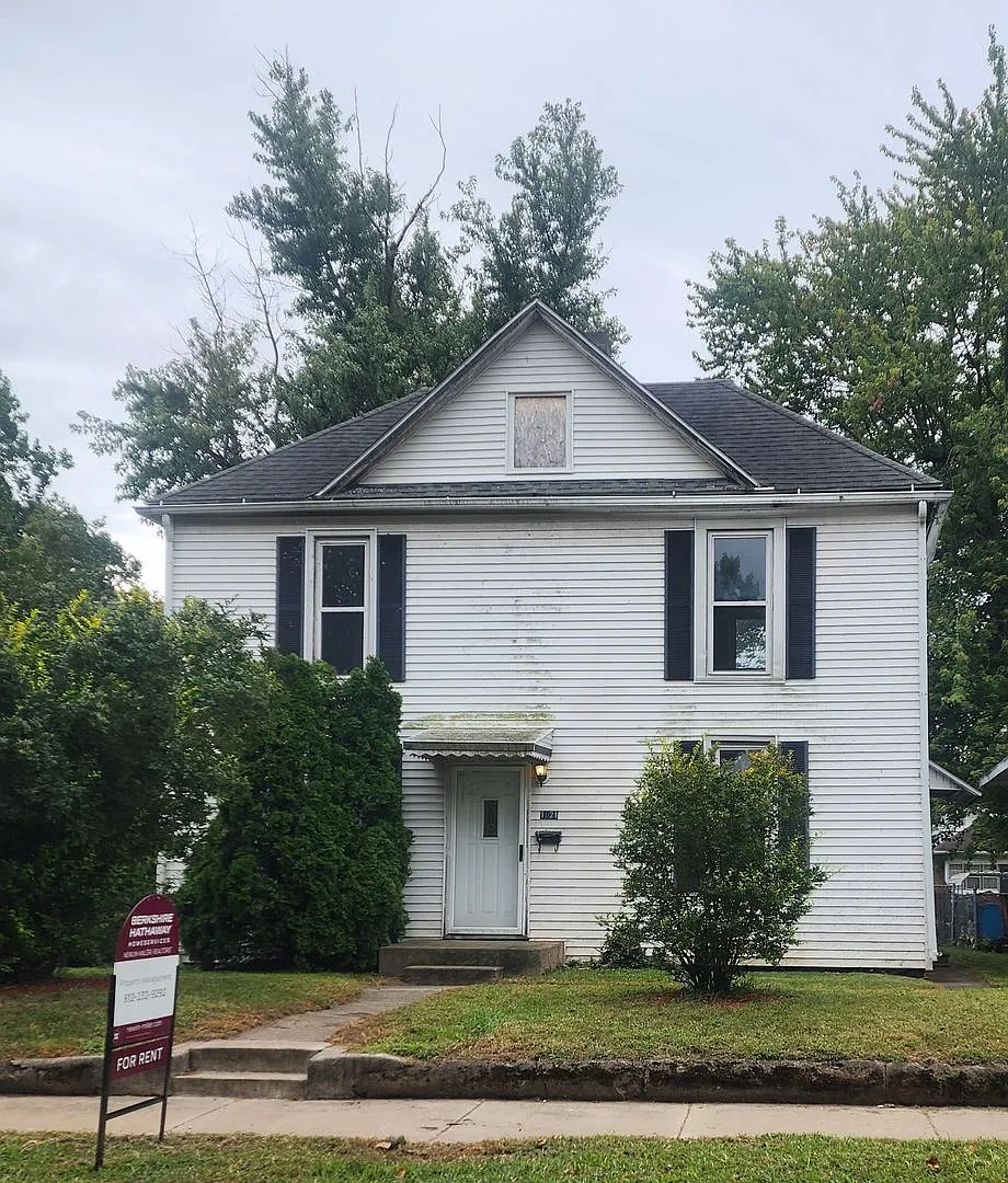 2 Bedroom with a Bonus Room Close to Union Hospital — Photo 2