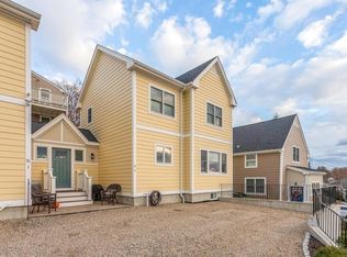 51 Glen Rd #B, Swampscott, MA 01907