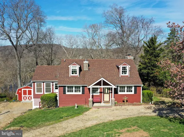 464 River Park Ln, Bluemont, VA 20135