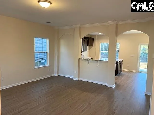 1323 Tamarind Ln — Photo 3