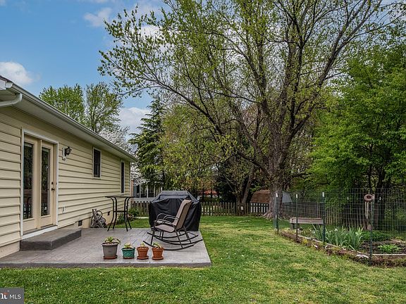 2nd image of 6 Eugene Ct