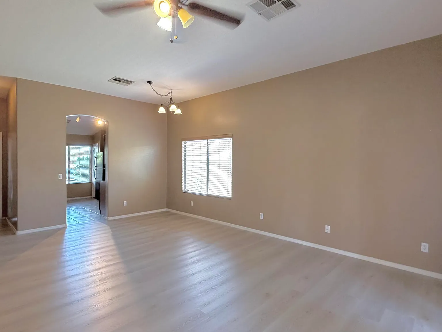 3 bed, 2.0 bath, 1271 sqft, $1,850 — Photo 2