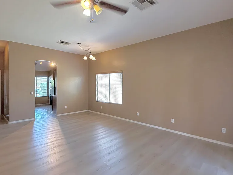 10020 W Wood St — Photo 2