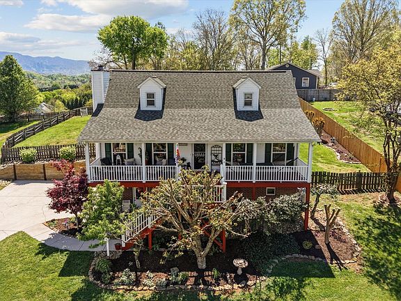 2nd image of 1631 Cavet Dr