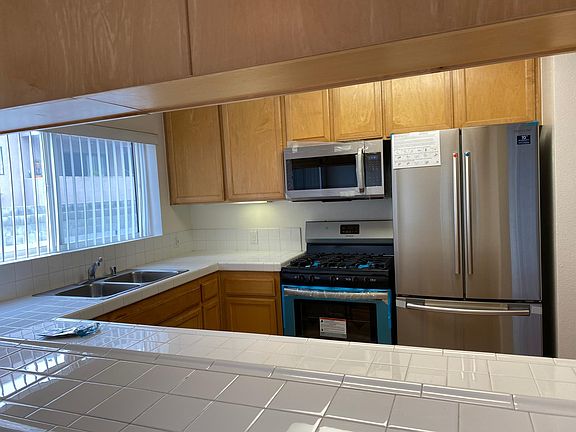 3rd image of 10756 Camarillo St #106