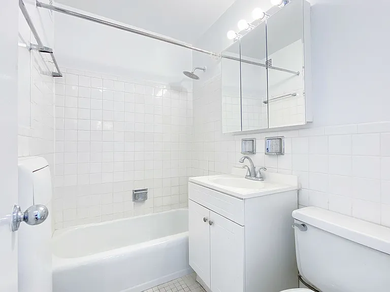 343 E 30th St #10K — Photo 7