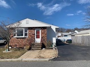 14 Marisa Ln, Providence, RI 02904