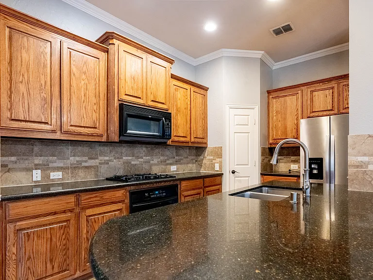 935 Panther Ln — Photo 10