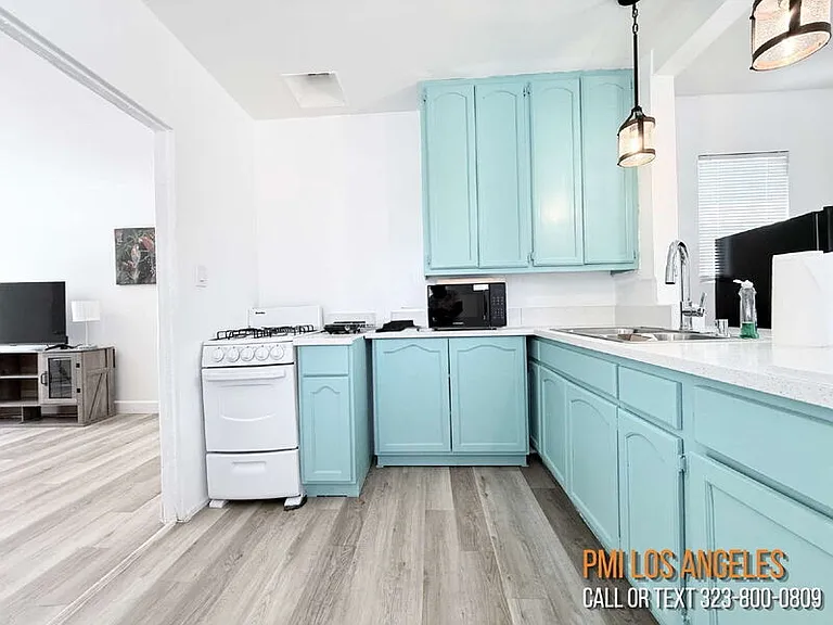 6914 1/2 S Main St — Photo 12