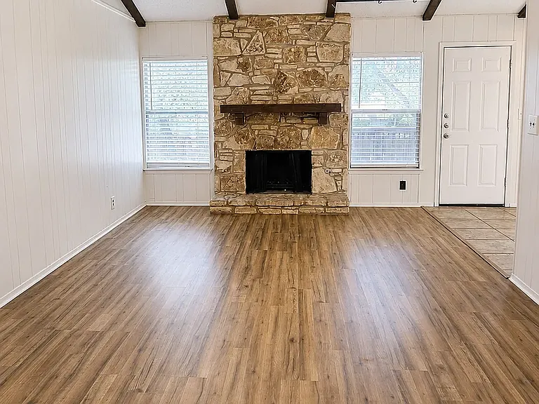8603 Leyland — Photo 2