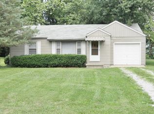 2300 NE Pence Ave, Kansas City, MO 64118