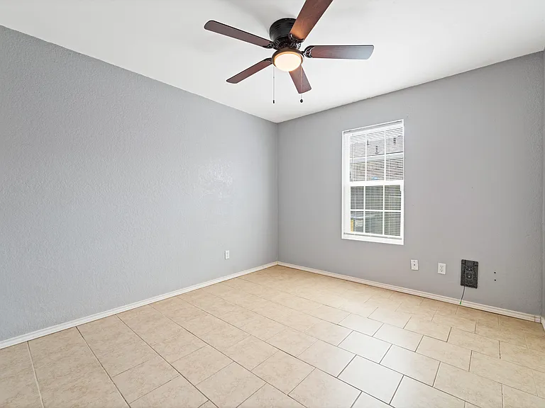 303 Carly Dr — Photo 16