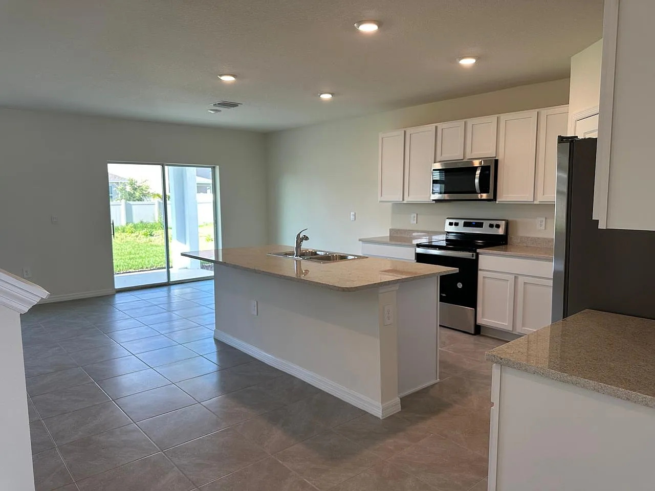 5 bed, 2605 sqft, $3,650 — Photo 4