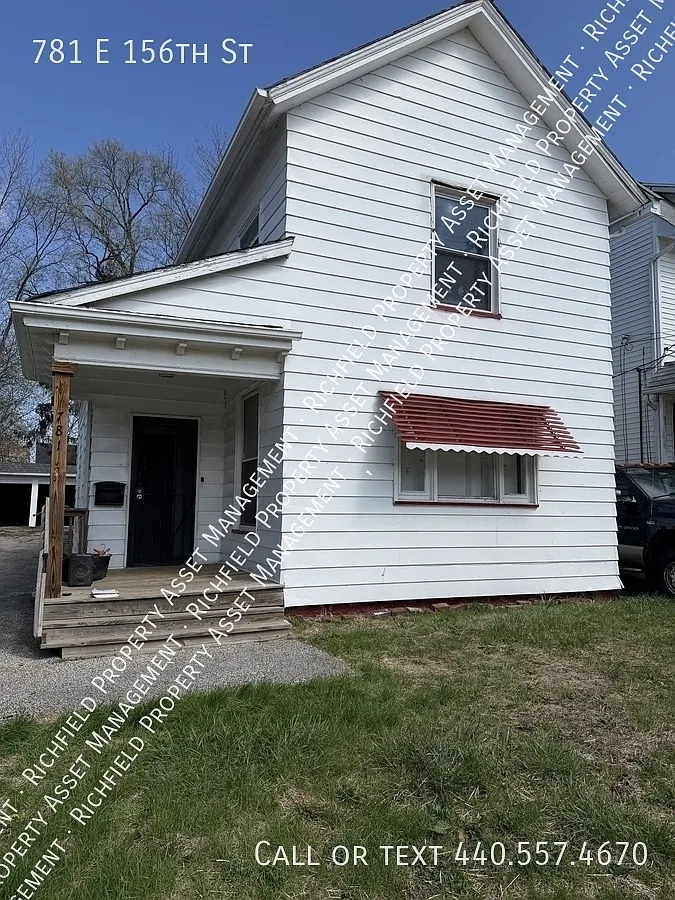 3 bed, 1.0 bath, 1554 sqft, $1,200 — Photo 1