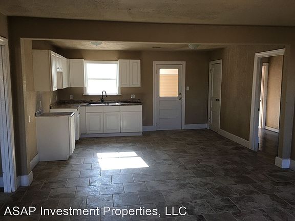 3rd image of 2210 Baldwin St